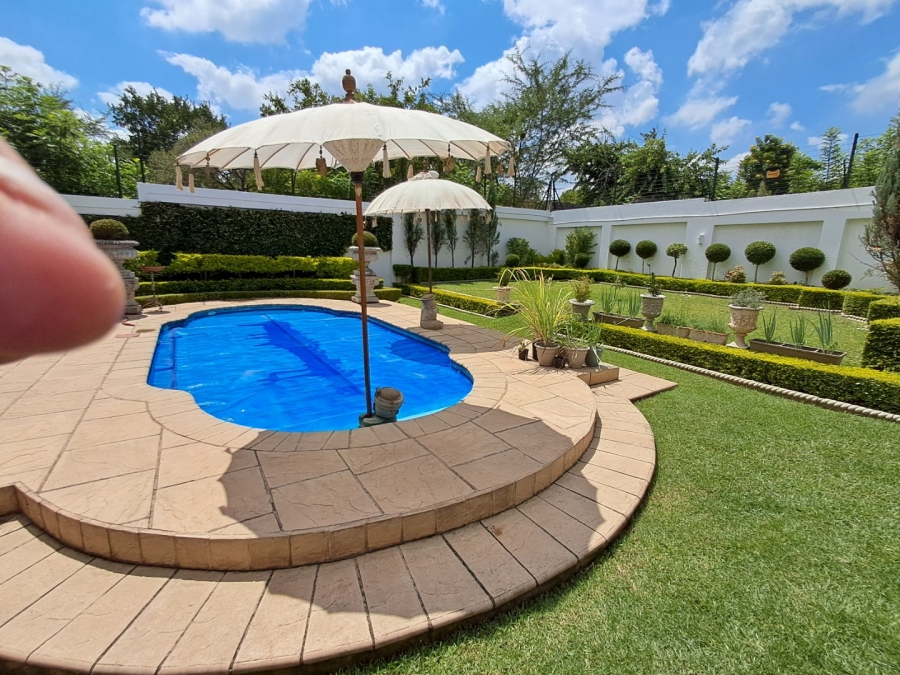 5 Bedroom Property for Sale in Rustenburg Central North West